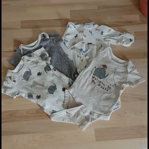 🌼Set of 1 NB pajamas and 3 0-3 bodysuits